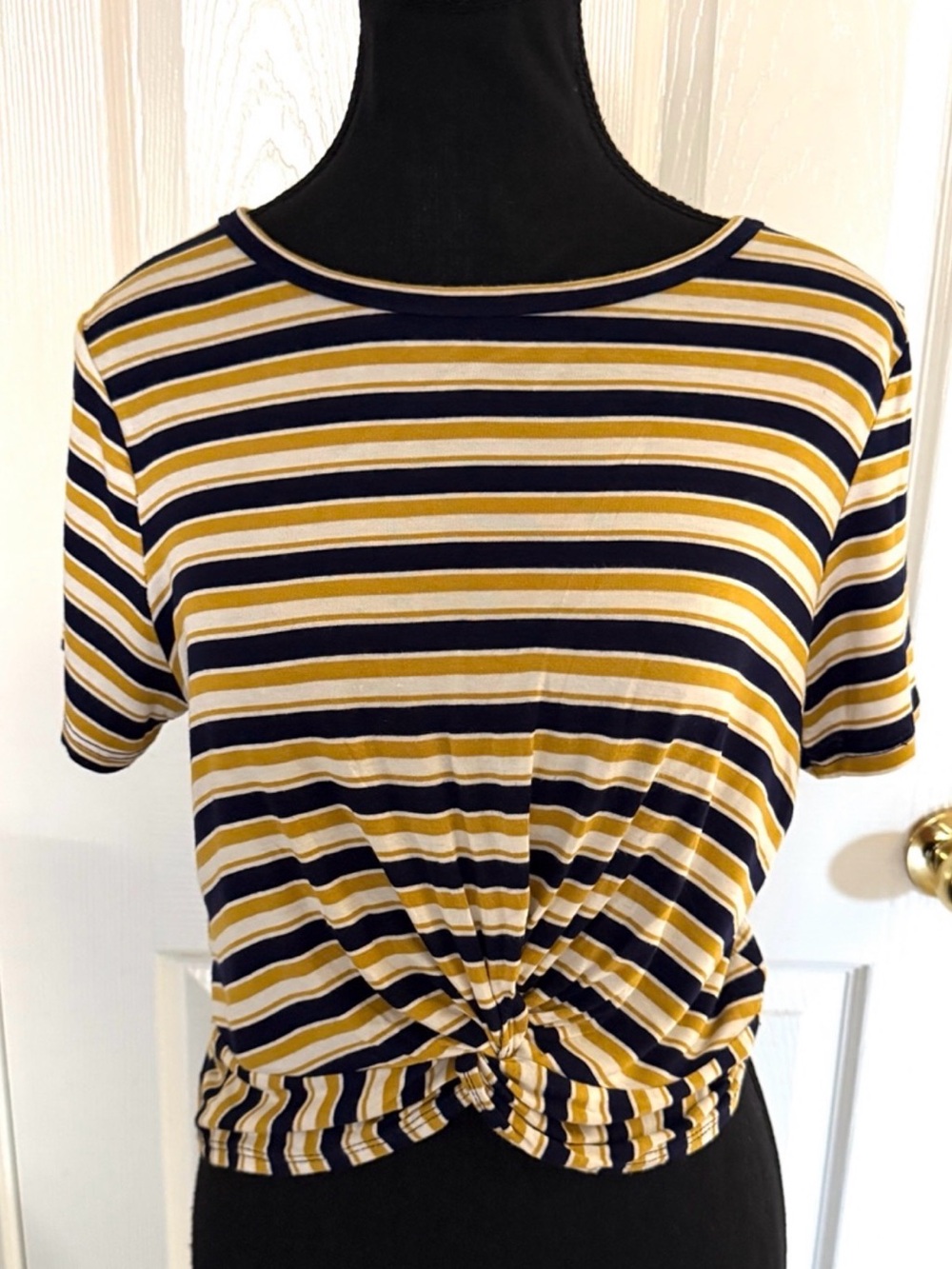 Gaze Striped Cropped Front Twist Top Size Large